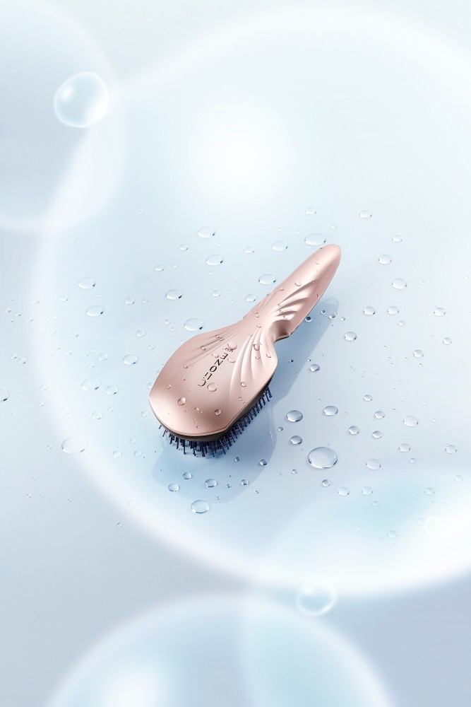 CLiONE Spa: Die LED Haarbürste, die Haar- und Kopfhautpflege auf ein neues Niveau bringt